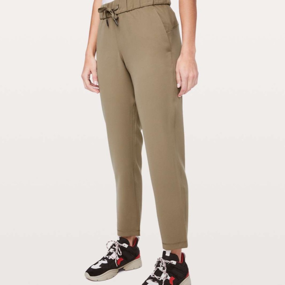 Lululemon On The Fly 7/8 pants in Frontier Tan